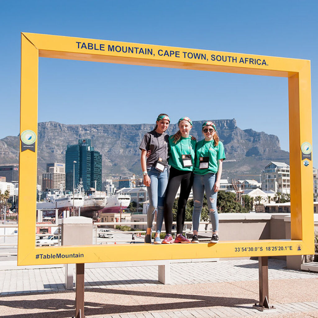 Round Square Int 19 cropped